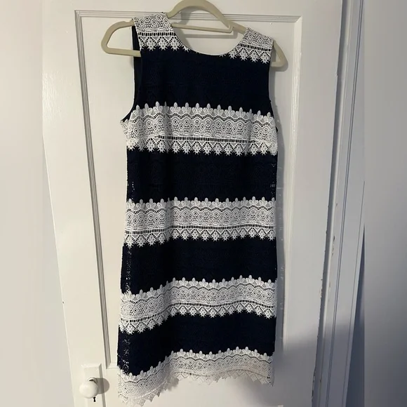 Karl Lagerfeld Paris Navy and White Lace Dress Size 8 - Picture 1 of 3